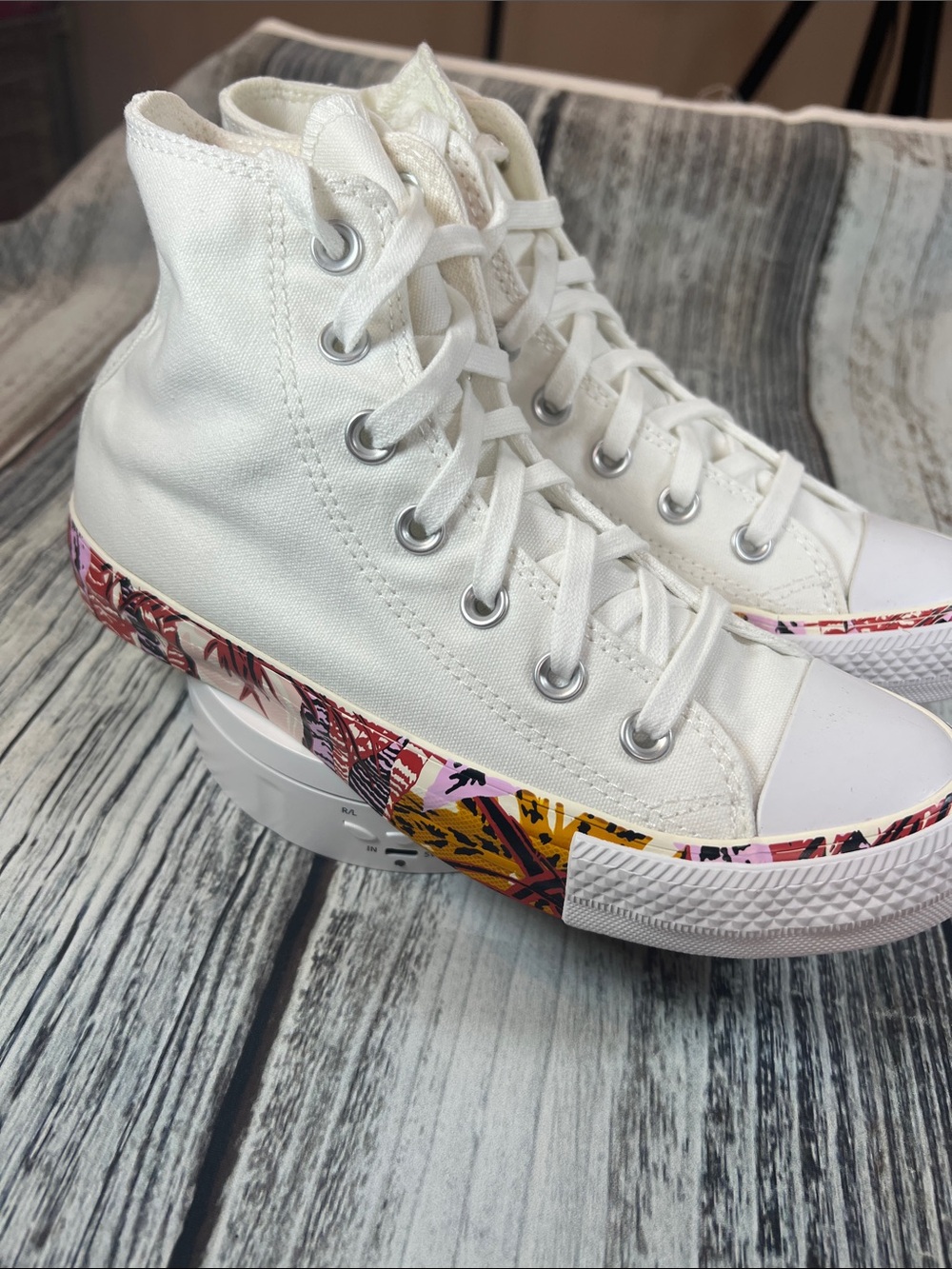 Converse Chuck Taylor All Star Floral High Top Sneakers Women’s 7 White - Picture 4 of 8